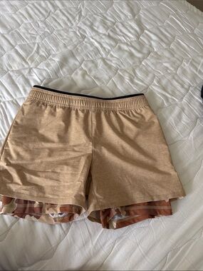 chubbies Tan Layered Athletic Shorts with Patterned Liner